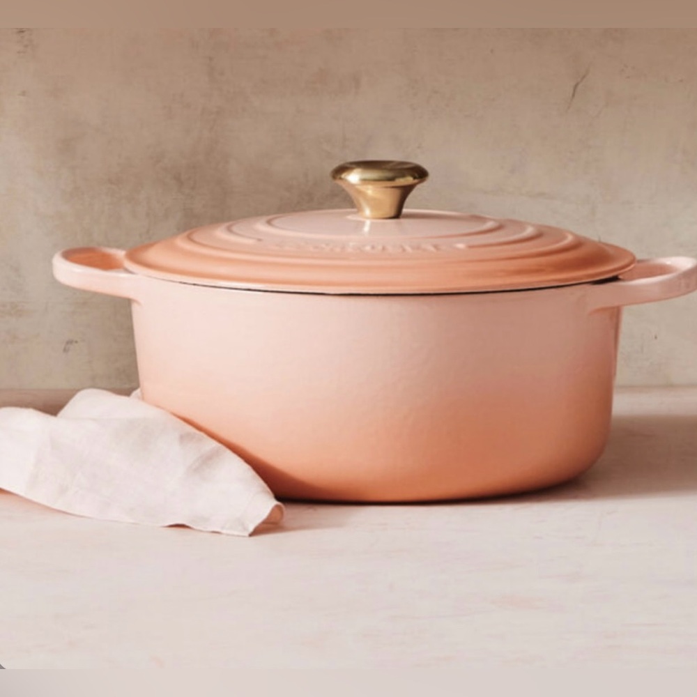 Le Creuset 3.5-Qt. Signature Round Sauteuse oven NEW